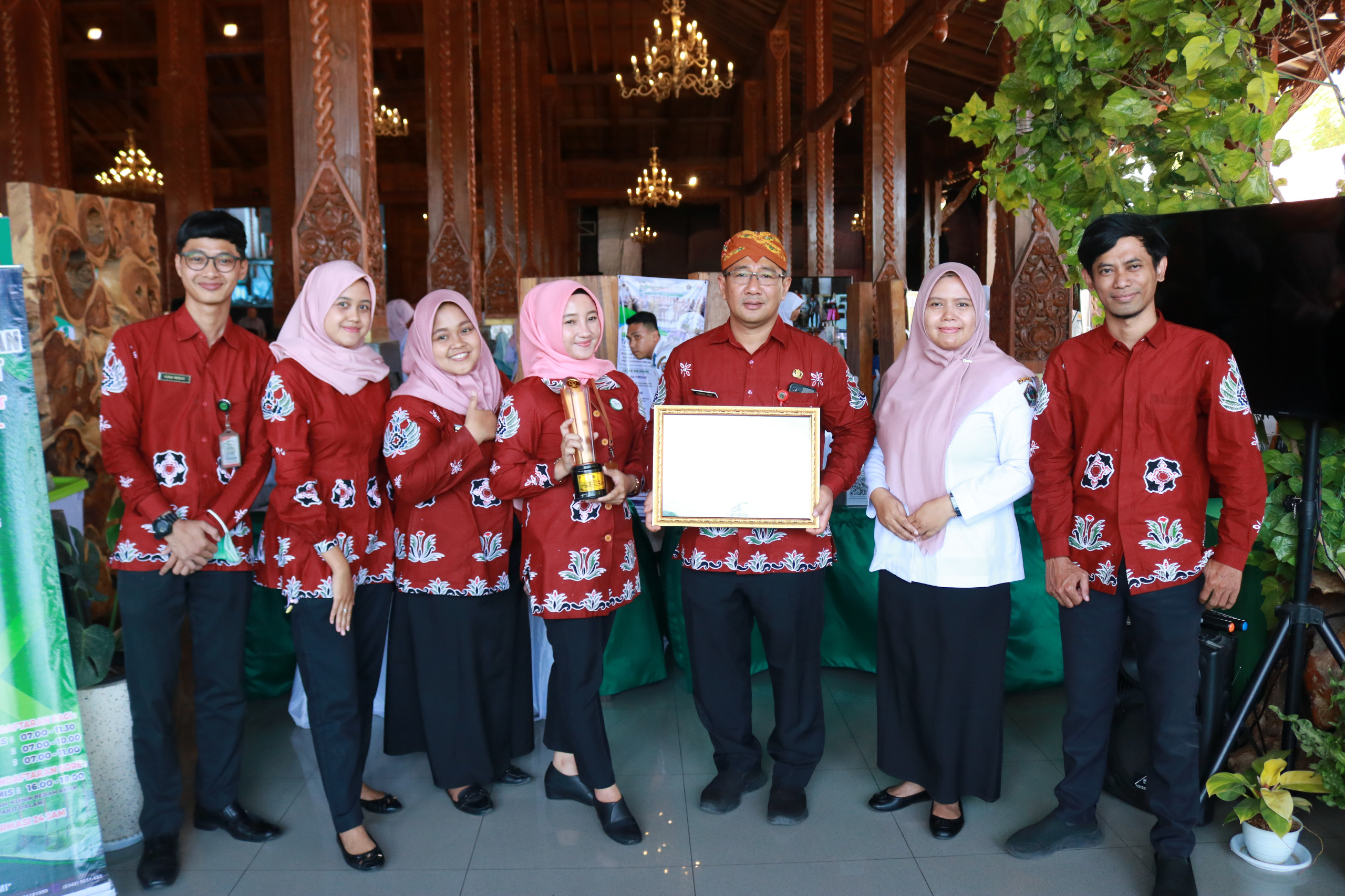 Penghargaan Juara 1 KRENOTEK Kabupaten Blitar - Foto 1